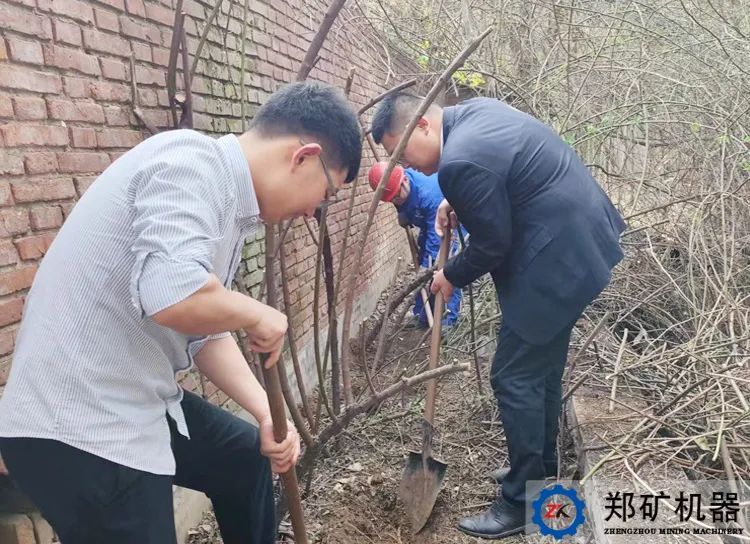 植樹1.jpg 植樹1.jpg